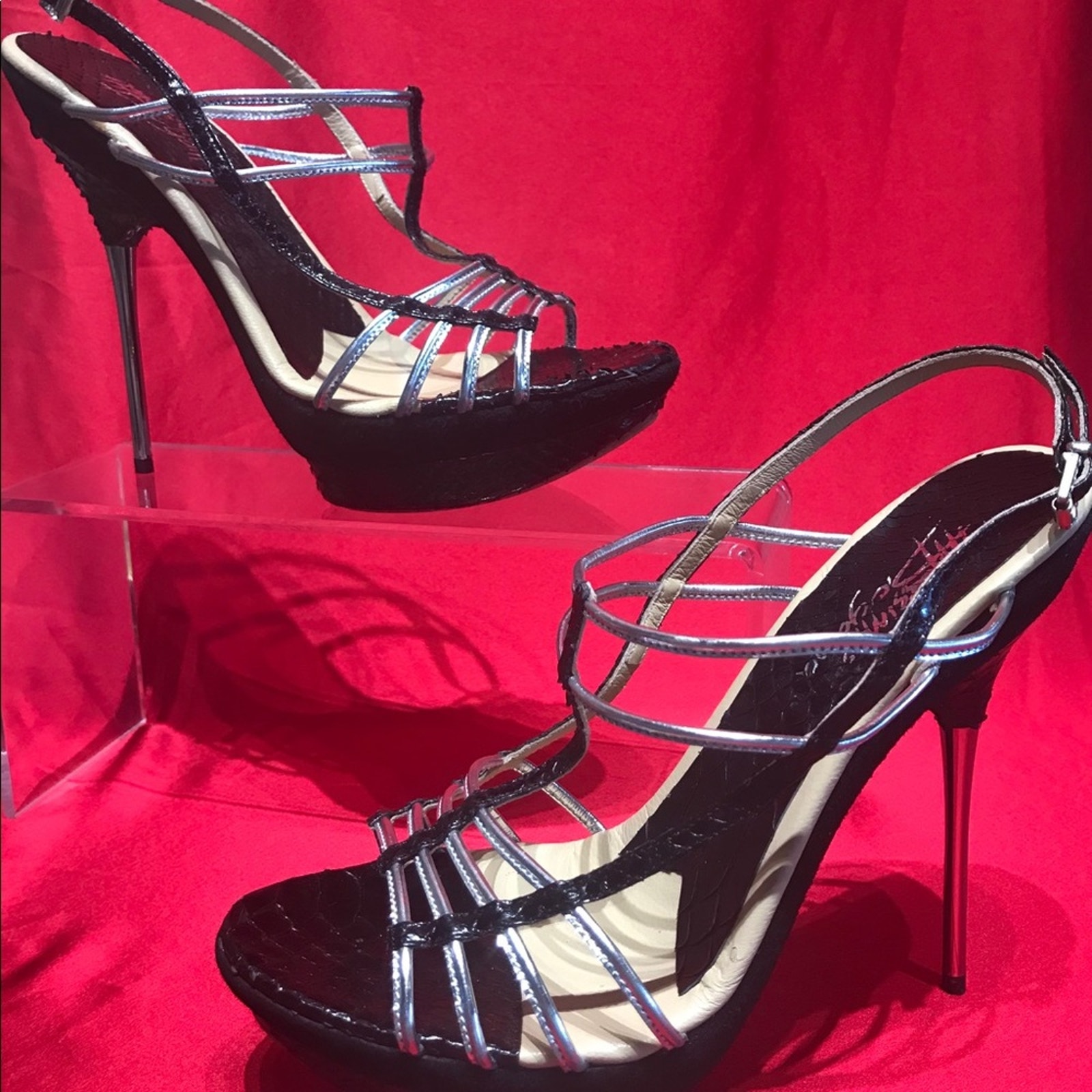 Massimo Dogama Silver Strappy Sandal With Black